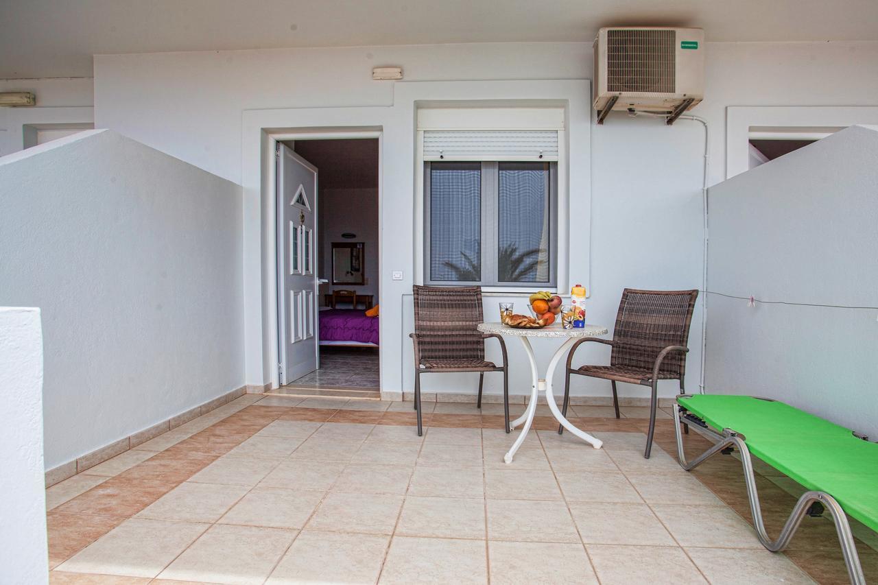 Chrisanthi Studios & Apartments Πλακιάς Εξωτερικό φωτογραφία